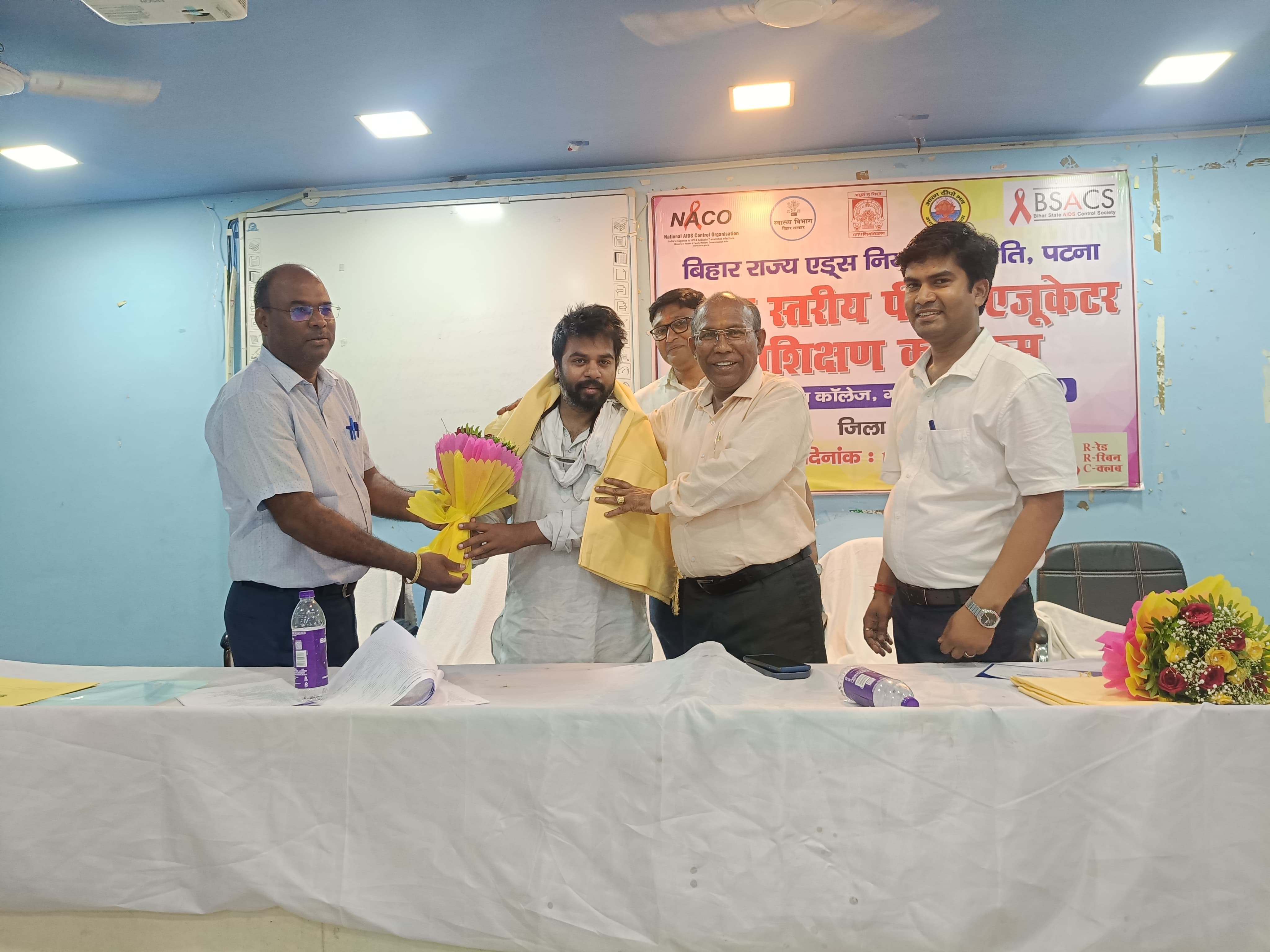 Prof. (Dr). B. C. Vaidya Ex. Prof. Of Geography JNU, New Delhi is warmly welcomed by the Principal Gaya College,Gaya Prof. (Dr.) Satish Singh Chandra with great respect and honor.